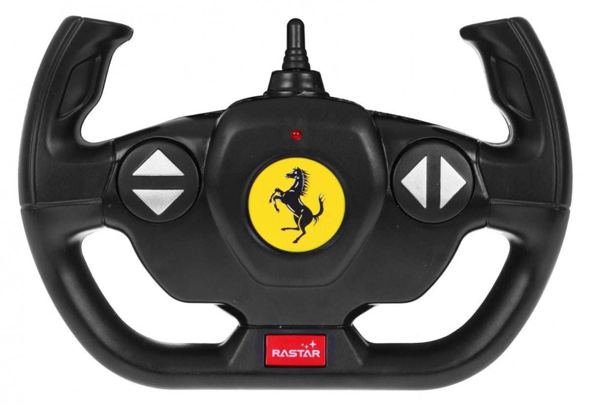 Pilot zdalnego sterowania Ferrari FXX-K Evo RC 1:14 marki RASTAR z logo Ferrari i przyciskami manewrowania