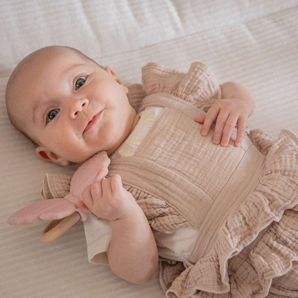 baby holding Label Label silikonowy butterfly silicone teether with wooden handle