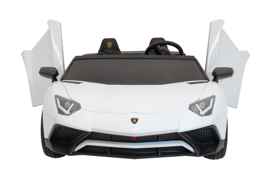 Biały dwumiejscowy Lamborghini Aventador SV na akumulator dla dzieci z otwieranymi drzwiami i LED-owymi światłami