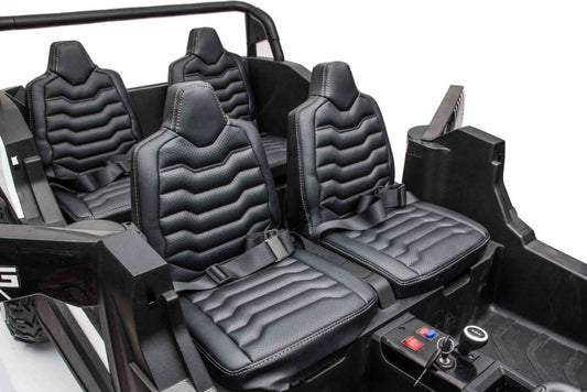 Czteromiejscowy rodzinny buggy ATV racing UTV2000 z czarnymi siedzeniami z ekoskóry i pasami bezpieczeństwa.