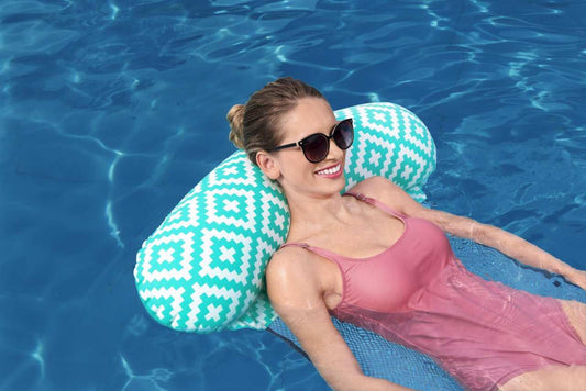 woman relaxing on Bestway Dmuchany Materac inflatable swimming mattress with mesh bottom in pool