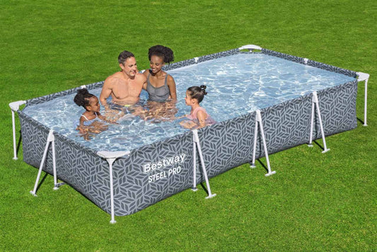 Rodzinna zabawa w ogródkowym basenie stelażowym Steel Pro Bestway 366x201x66 cm