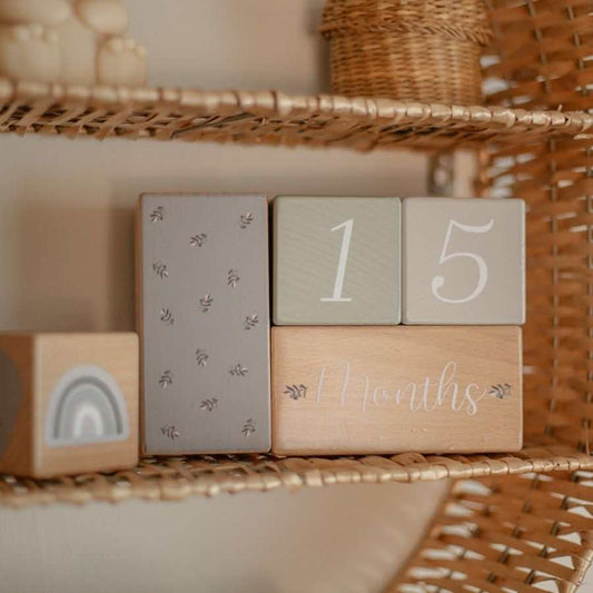 Label Label klocki drewniane milestone olive green blocks for baby age and name tracking